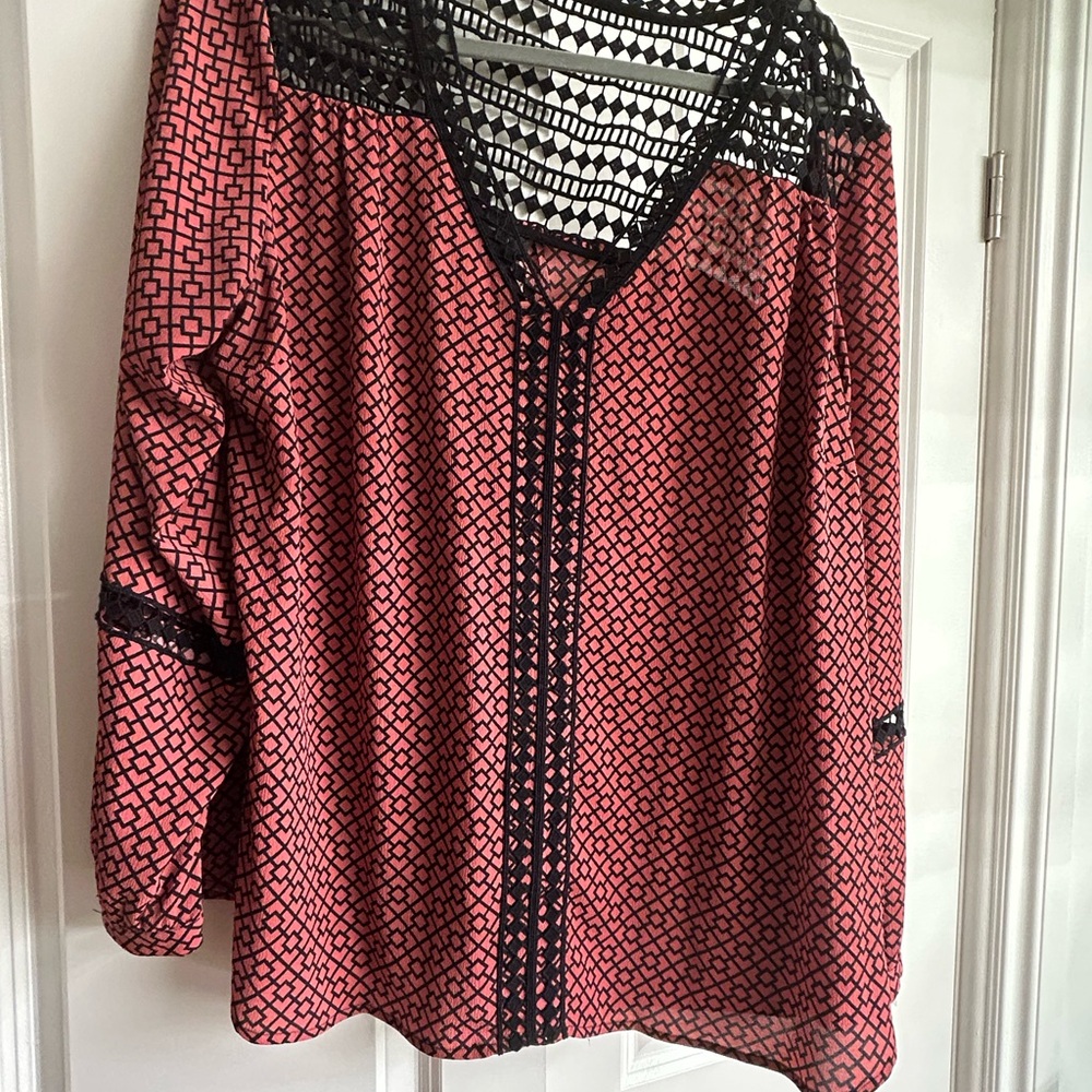 Michel Studio Collection, Elegant Black and Pink Women's Top